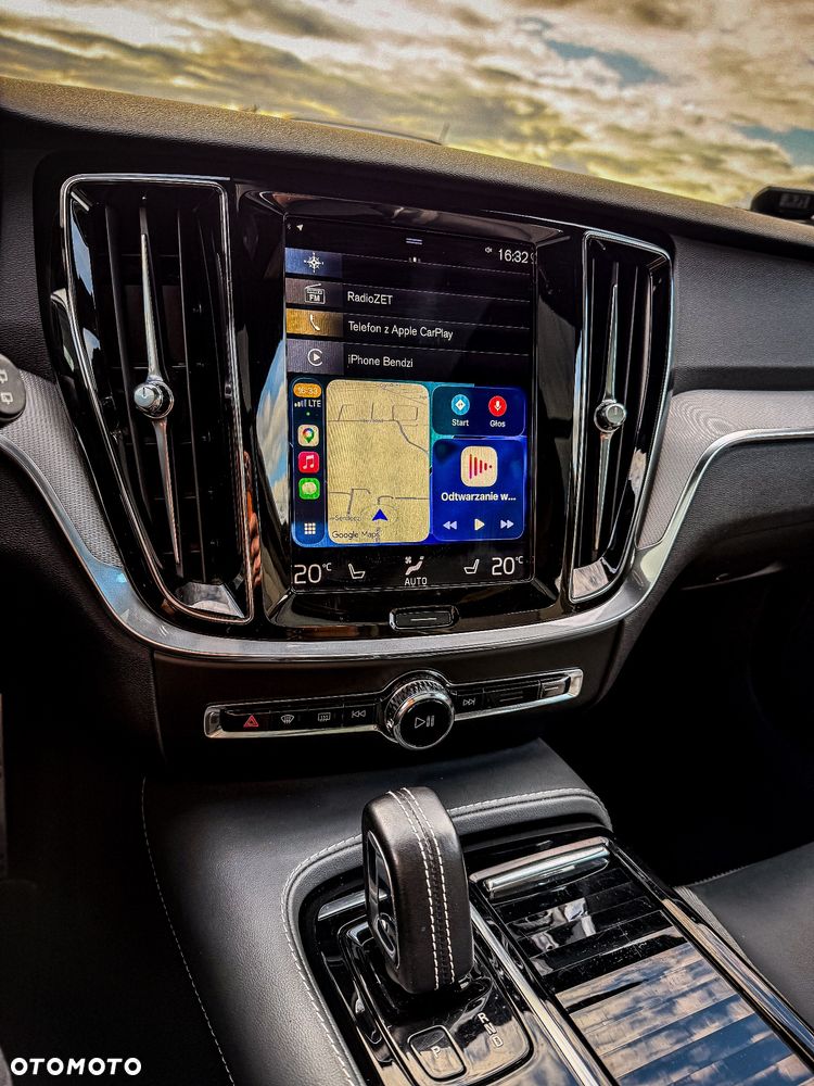 Volvo V60 T8 AWD Twin Engine Geartronic R-Design - 35