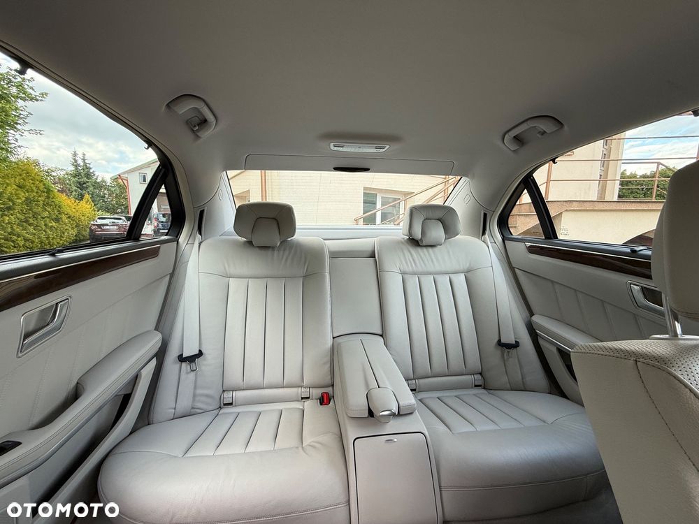 Mercedes-Benz Klasa E 300 BlueTEC HYBRID Elegance - 23