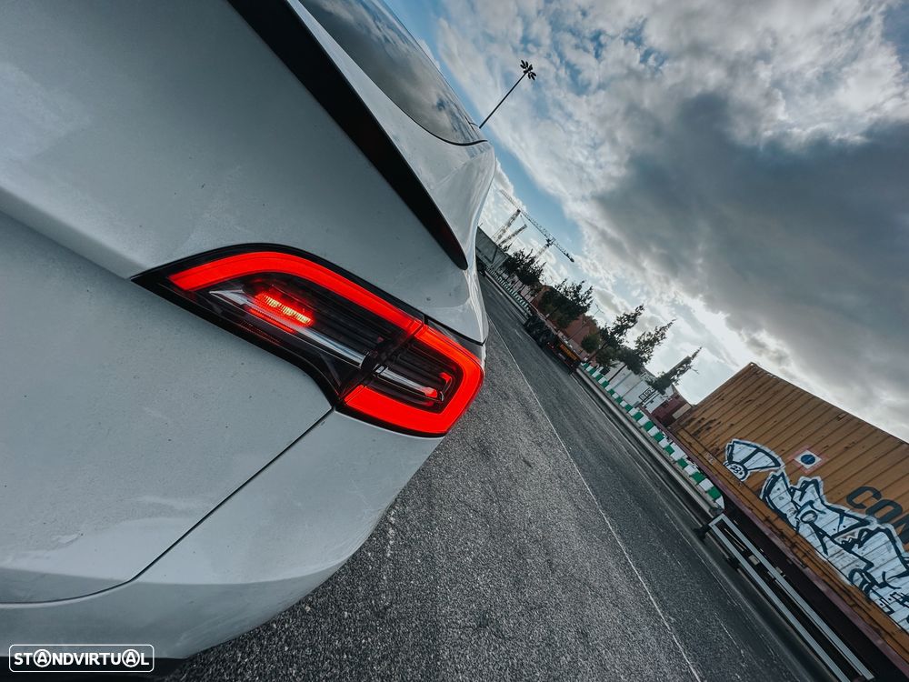 Tesla Model Y Performance Tração Integral - 16