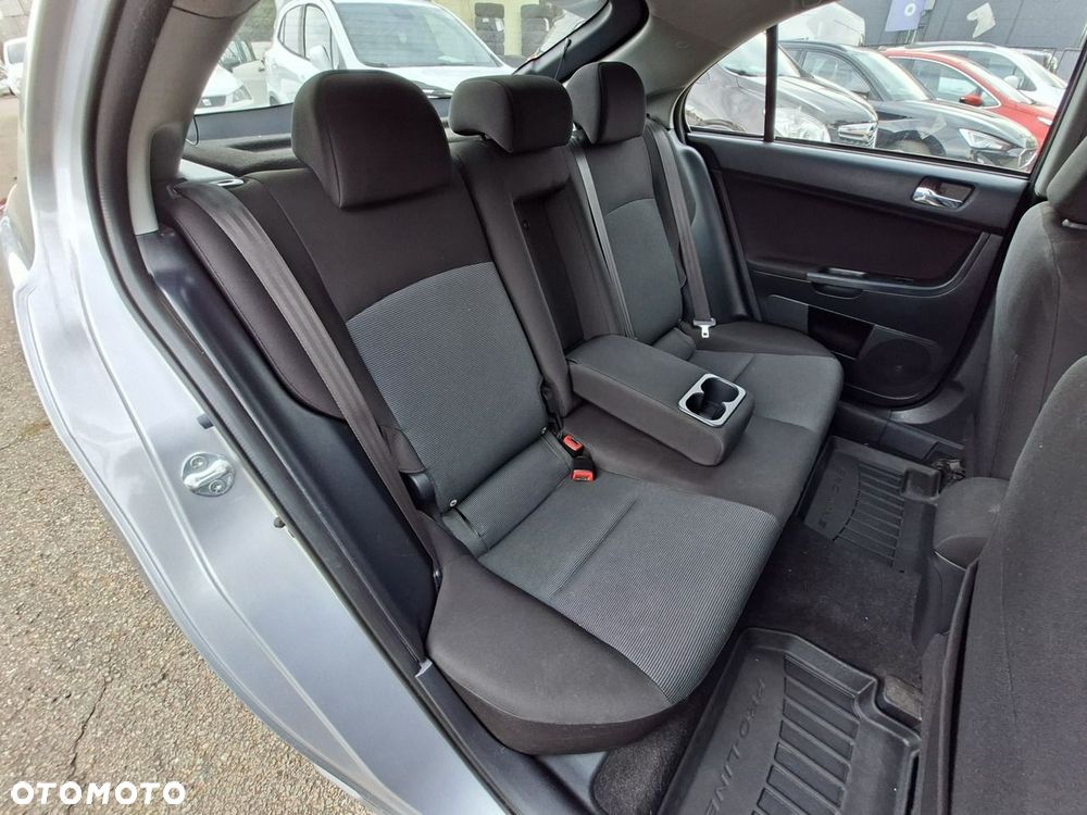 Mitsubishi Lancer - 22
