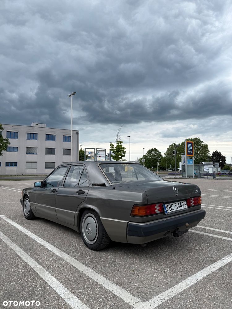 Mercedes-Benz W201 (190) - 3