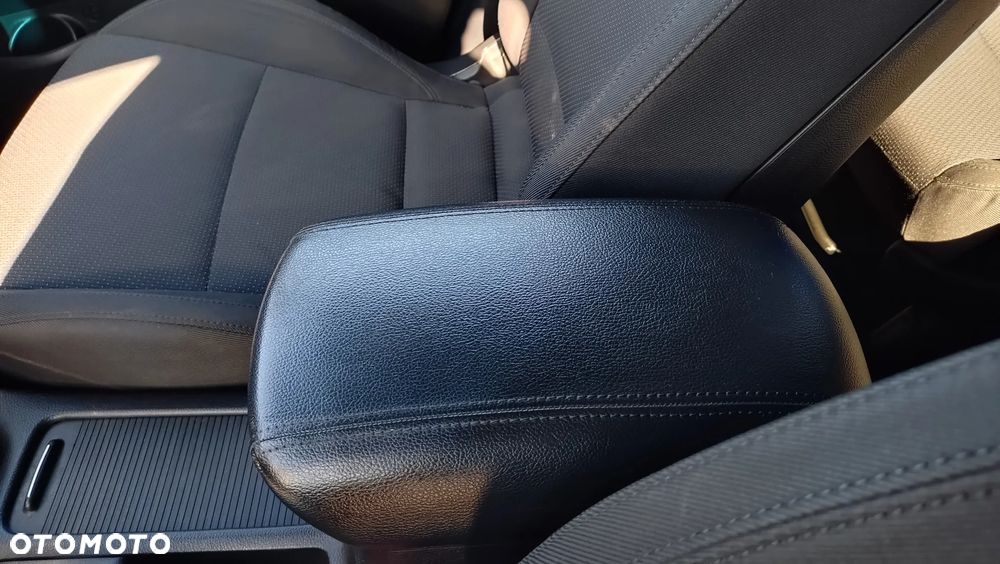 Kia Carens 1.7 CRDi XL 7os - 17