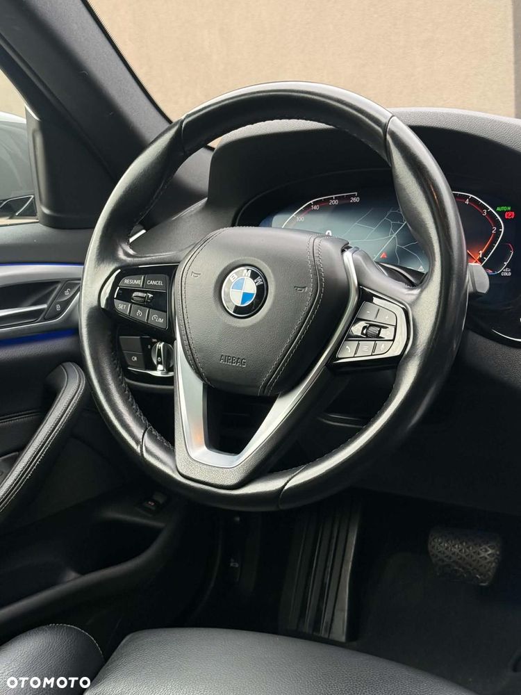 BMW Seria 5 518d mHEV sport - 34