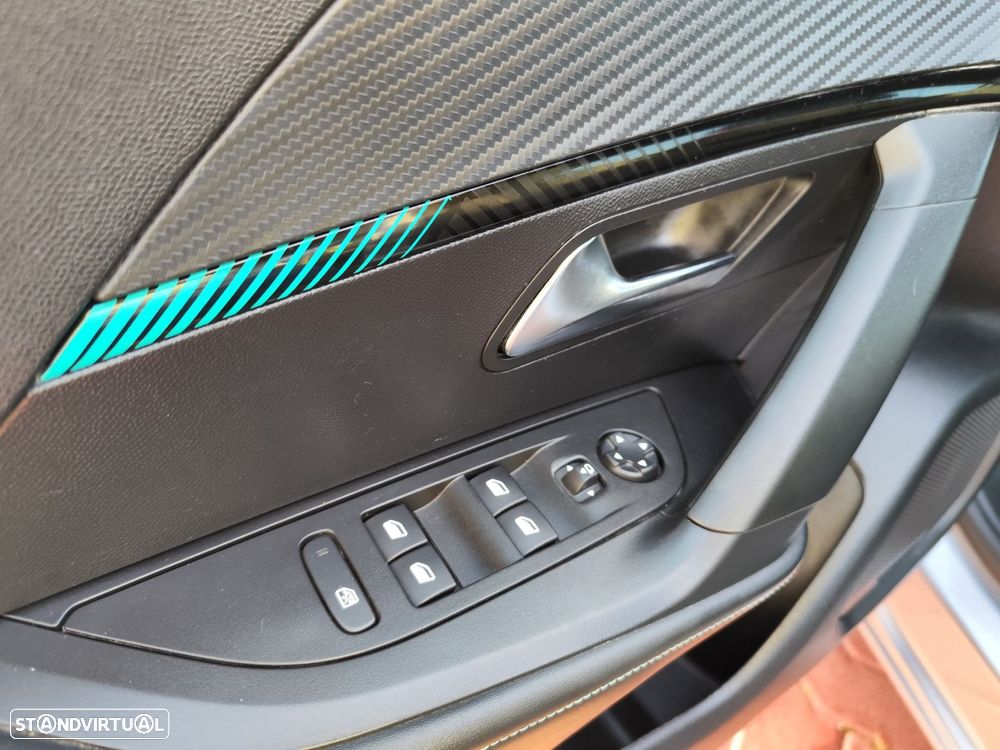 Peugeot 2008 1.2 PureTech Allure Pack - 23