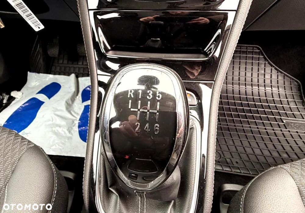 Opel Astra 1.4 T Dynamic S&S - 29