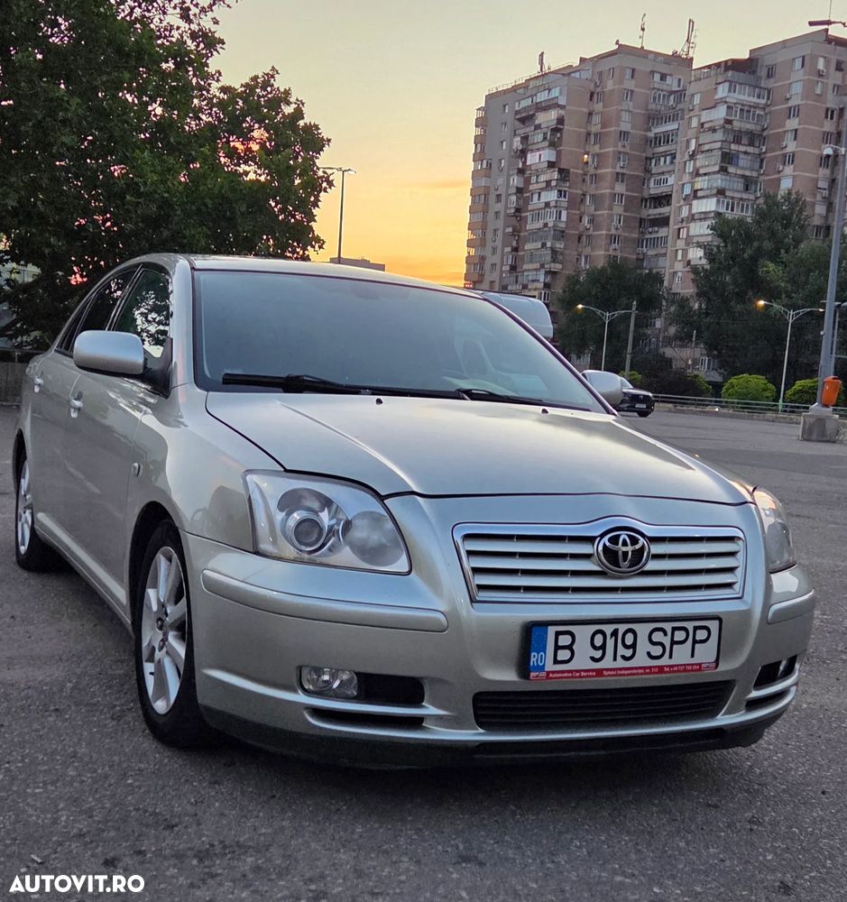 Toyota Avensis 1.8 Sdn. Sol - 2