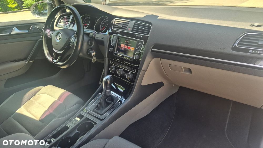 Volkswagen Golf - 12