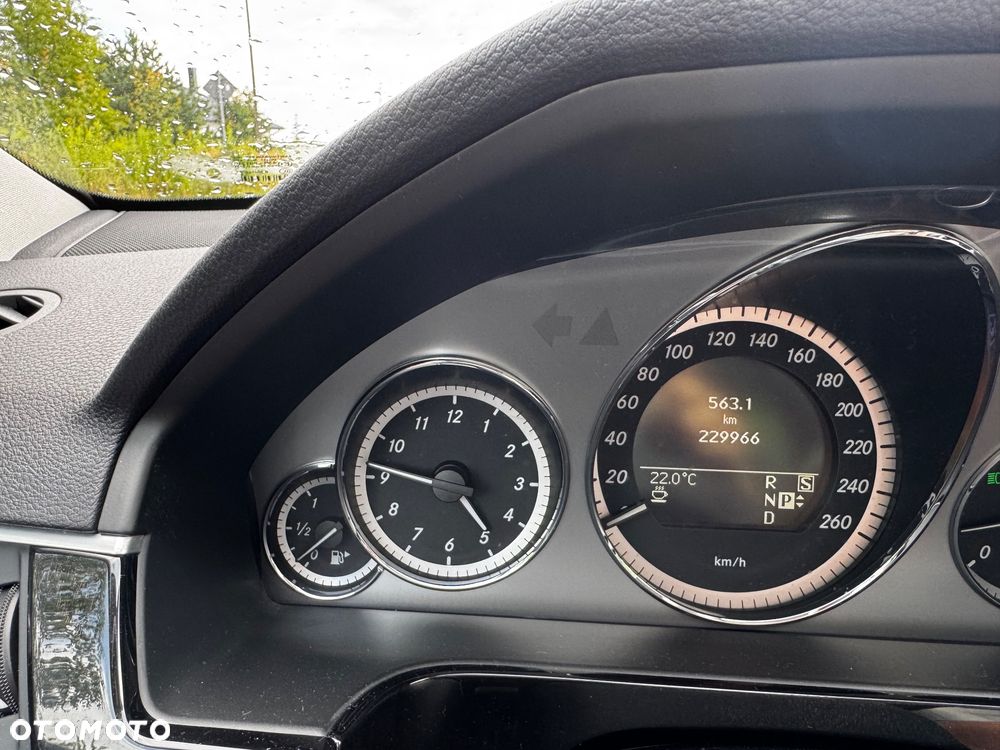 Mercedes-Benz Klasa E 350 CDI DPF 4Matic BlueEFFICIENCY 7G-TRONIC Avantgarde - 11
