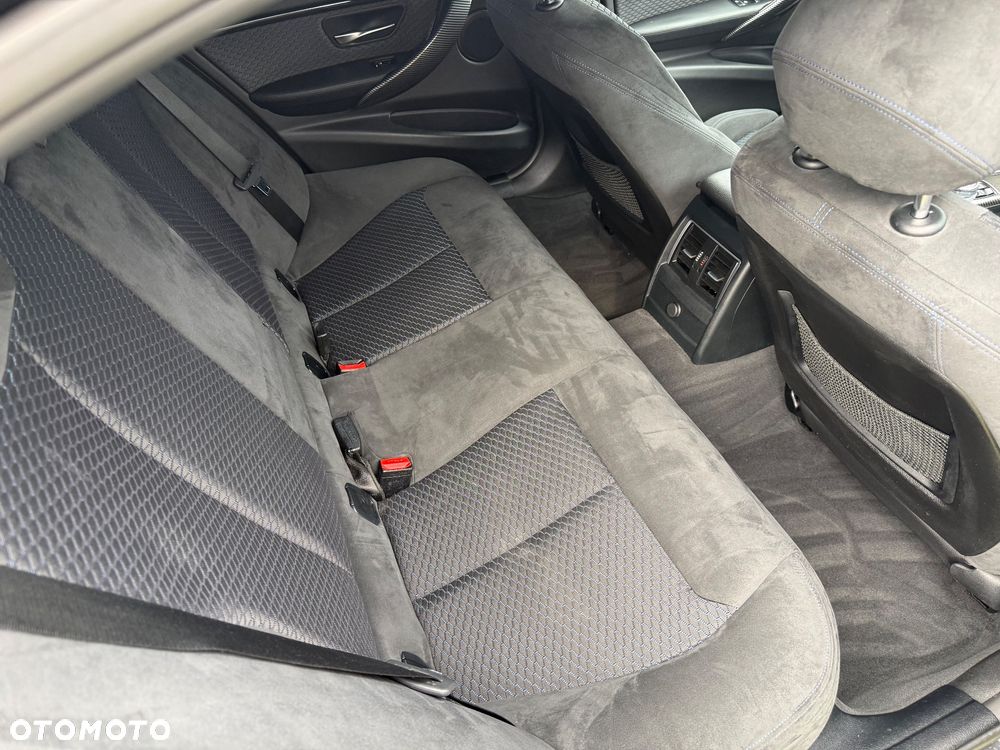 BMW Seria 3 340i xDrive M Sport - 24