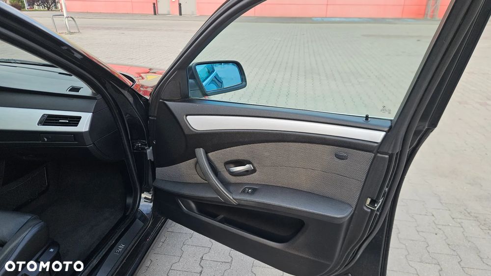 BMW Seria 5 525xi Edition Sport - 28