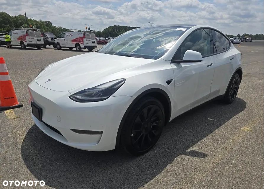 Tesla Model Y Long Range Dual Motor AWD - 2