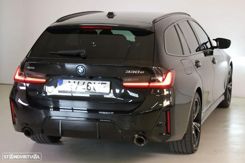 BMW 330 e Pack Desportivo M Auto - 26