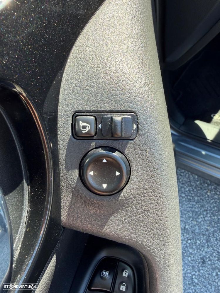 Nissan Qashqai 1.2 DIG-T N-Connecta 18 - 19