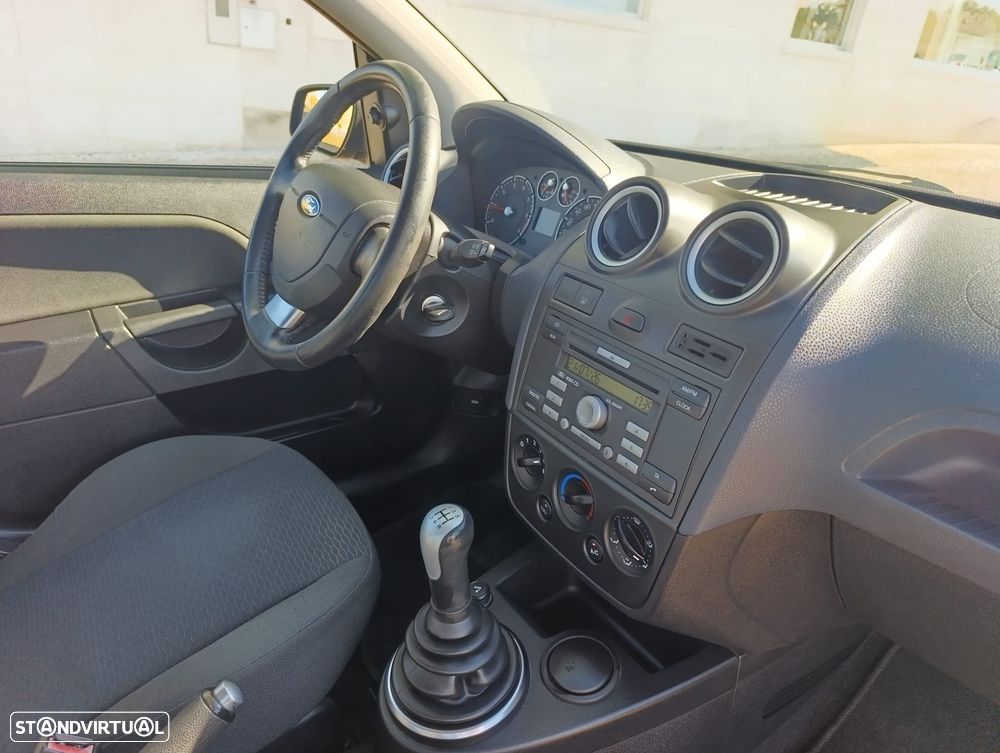 Ford Fiesta 1.25 Zetec - 10