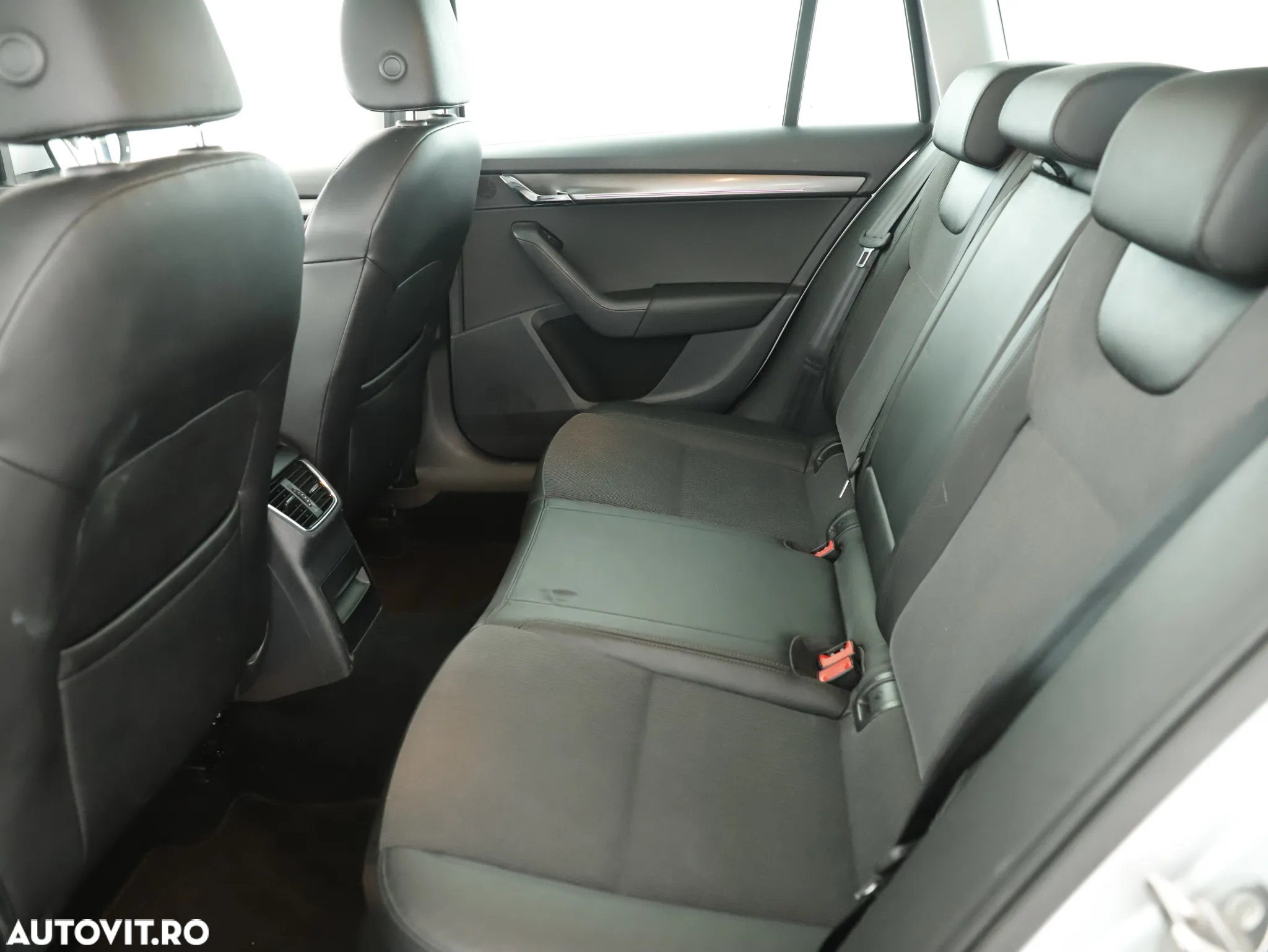 Skoda Octavia 2.0 TDI DSG Style - 10