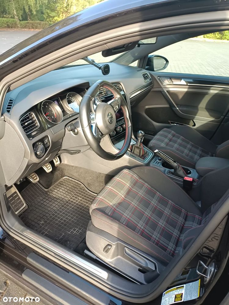 Volkswagen Golf - 12