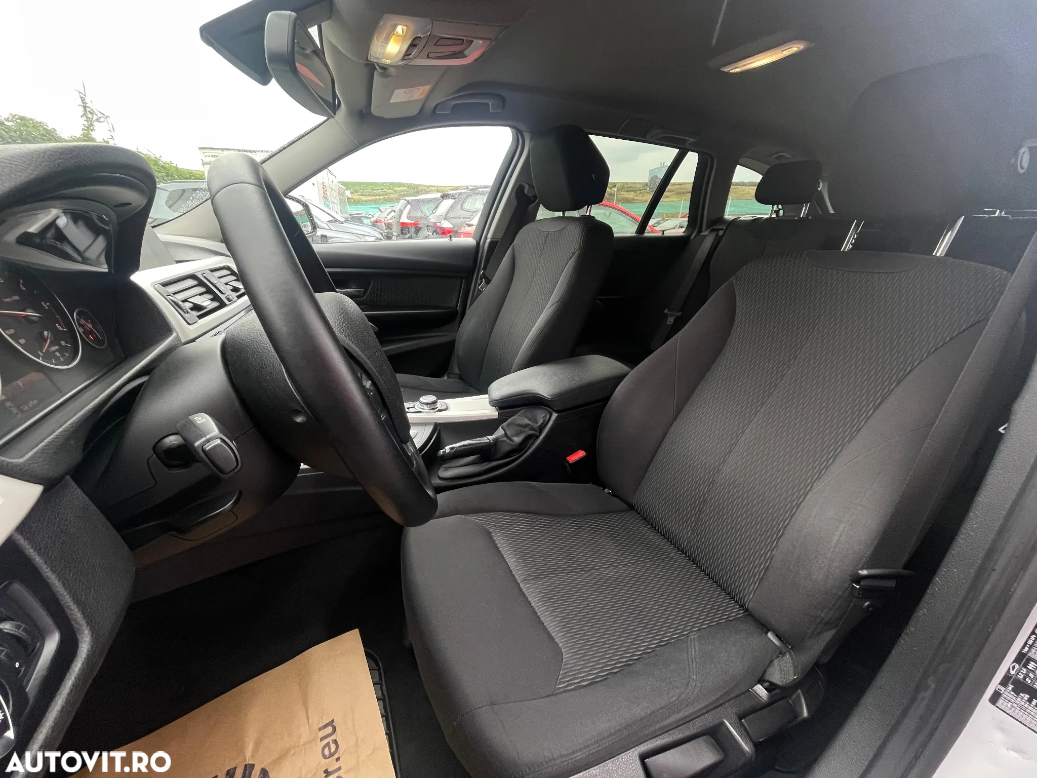 BMW Seria 3 318d Touring Aut. - 15