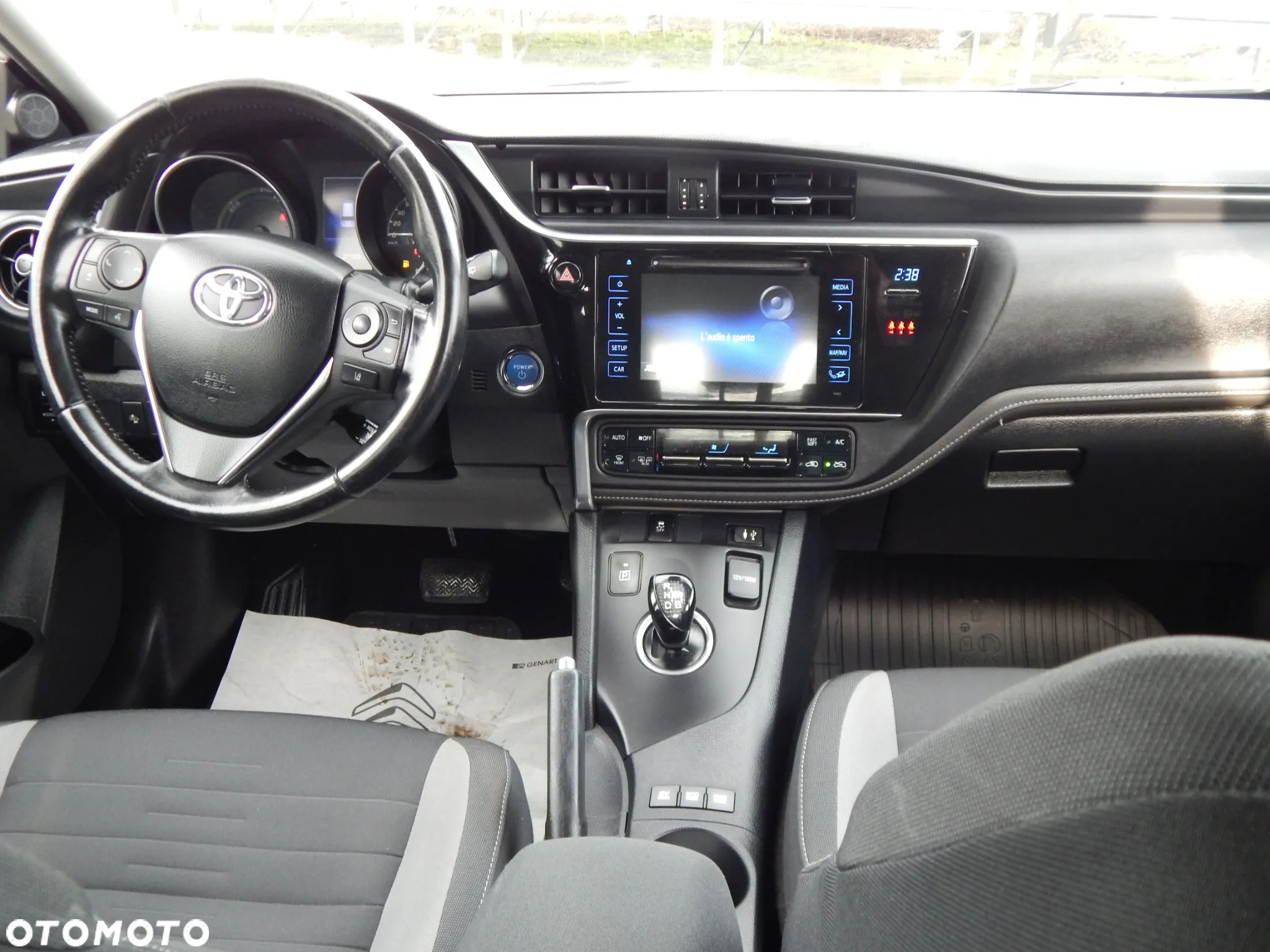 Toyota Auris Hybrid 135 Dynamic - 10