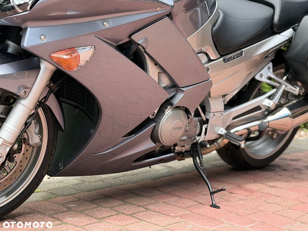 Yamaha FJR - 16