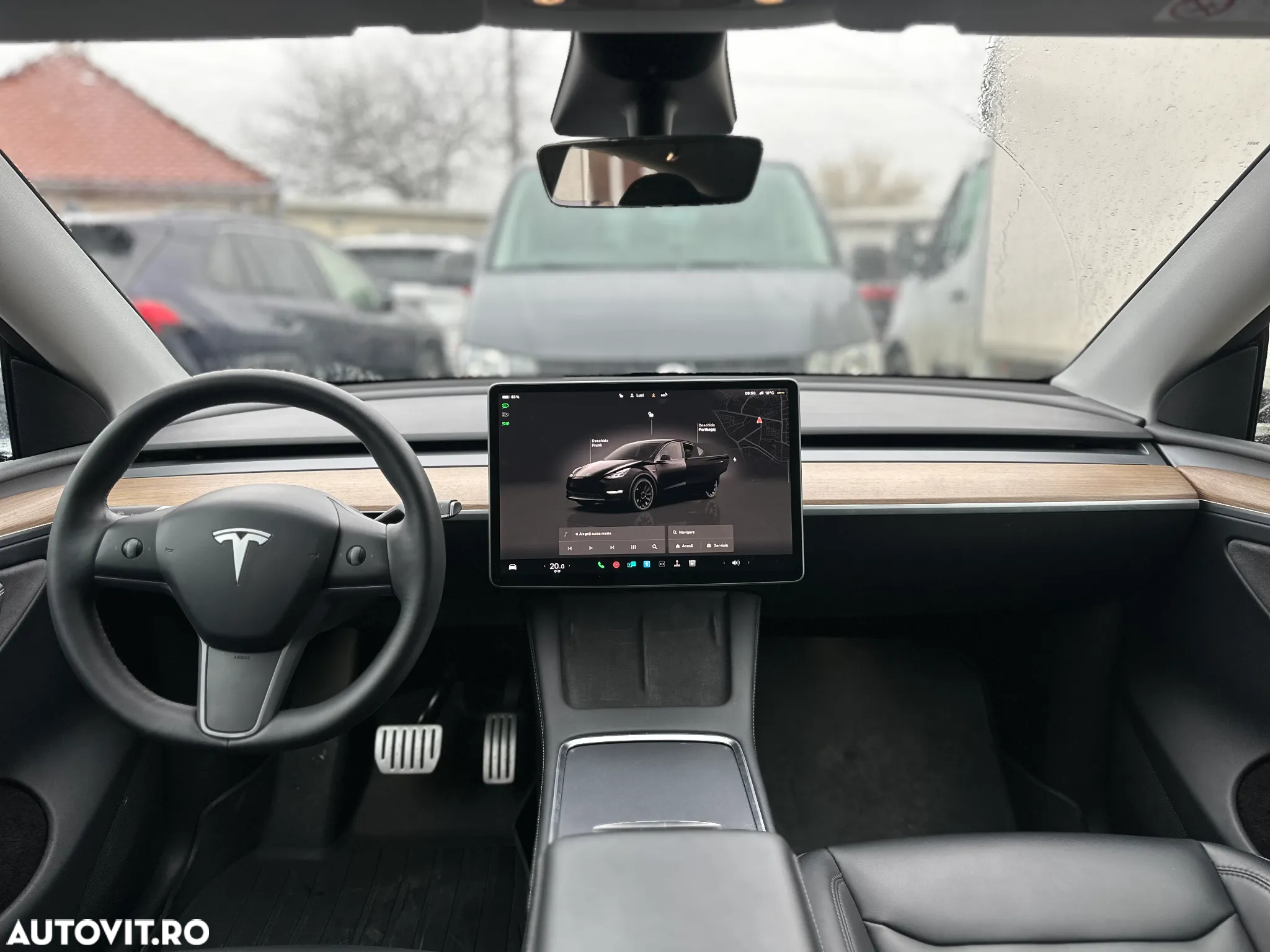 Tesla Model Y - 17