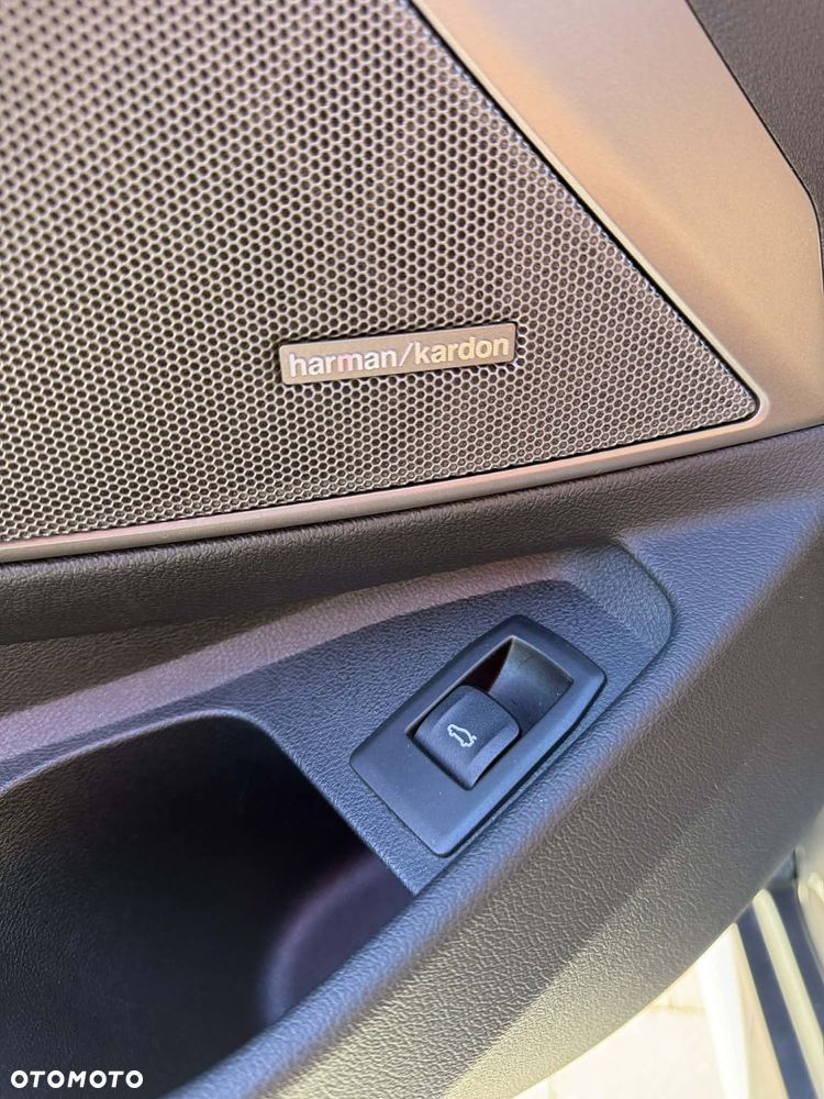 BMW Seria 3 330i M Sport sport - 11