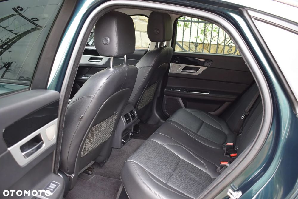 Jaguar XF 3.0 TDV6 Portfolio - 13