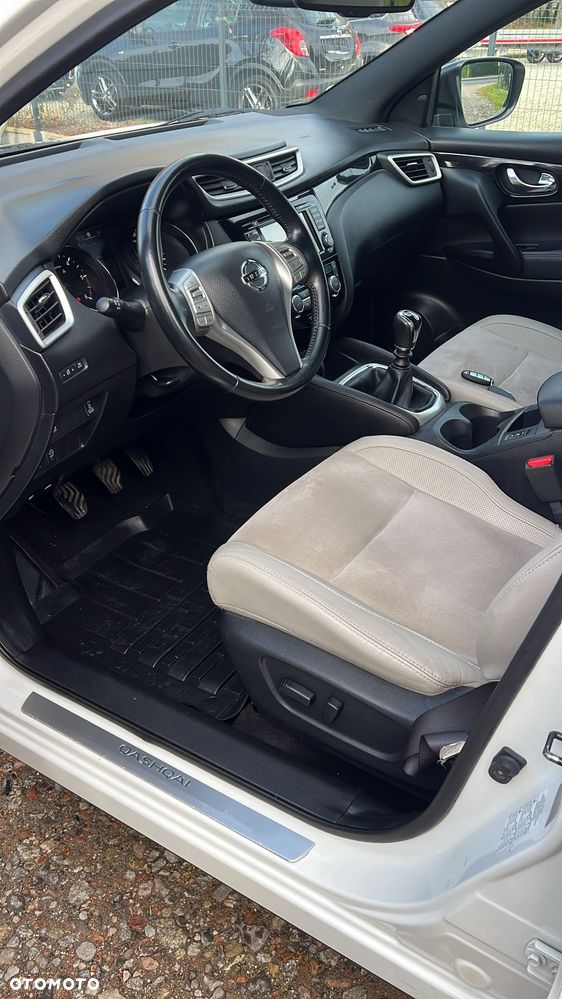Nissan Qashqai 1.6 dCi 4 x 4 DPF tekna - 6