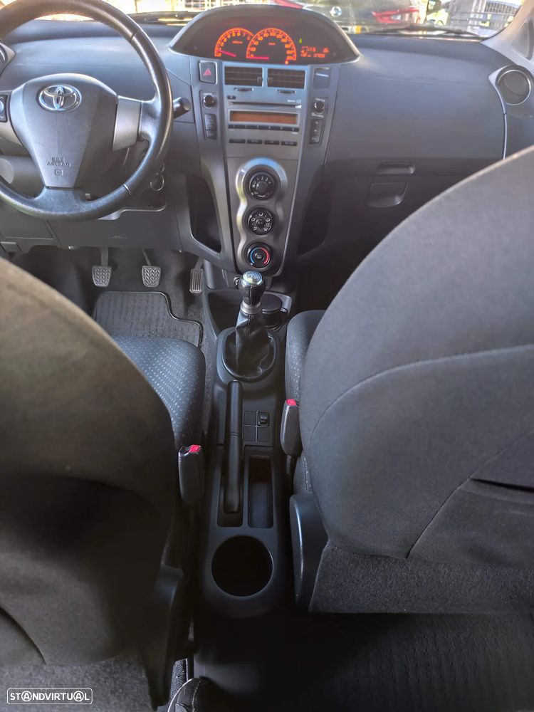 Toyota Yaris 1.0 VVT-i ACtive+AC - 32
