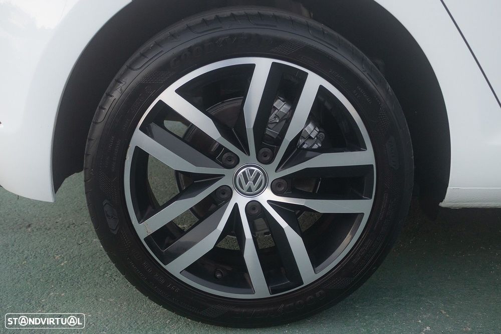 VW Golf 1.6 TDI Highline DSG - 8