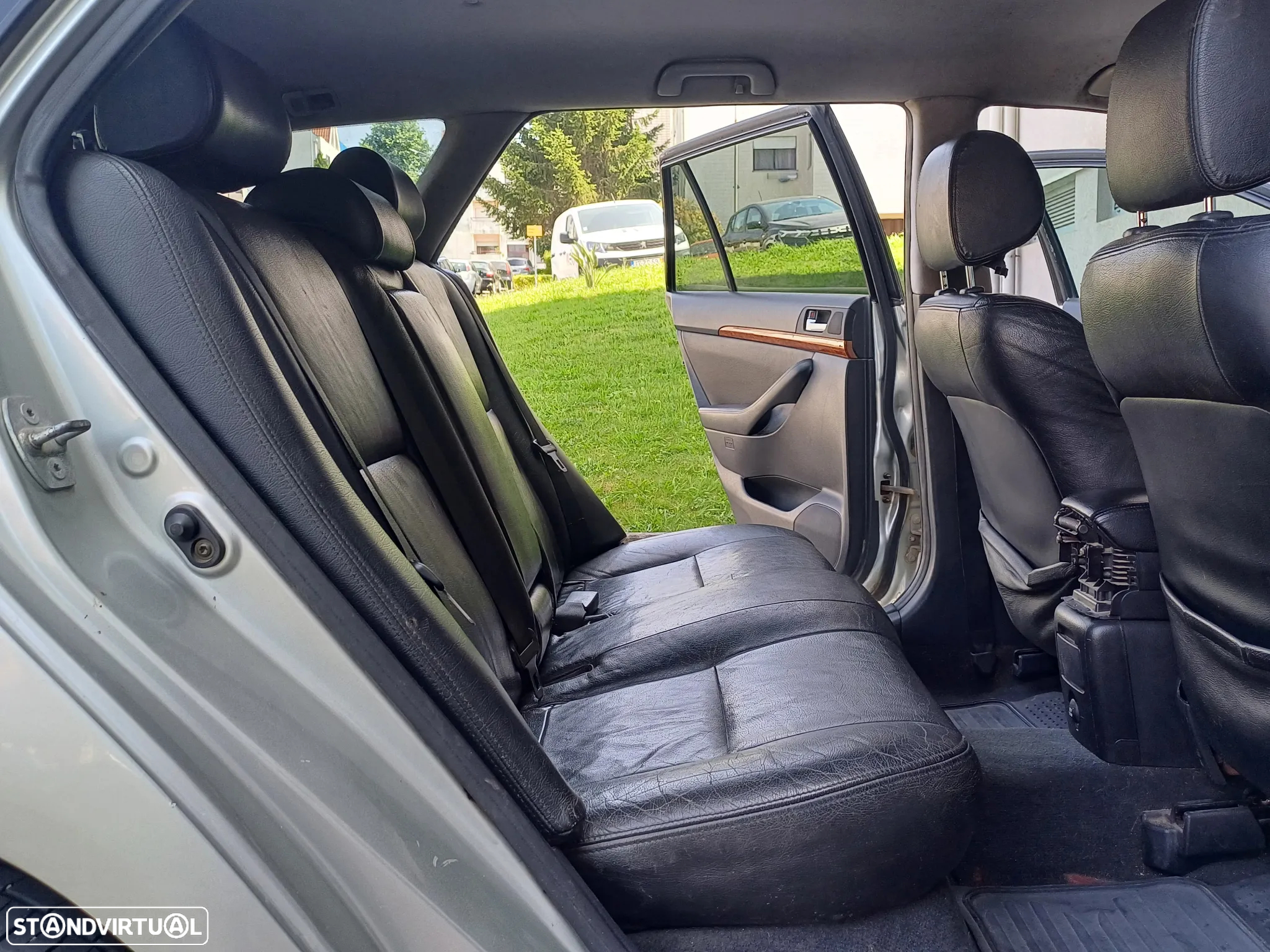 Toyota Avensis SW 2.0 D-4D Sol - 36