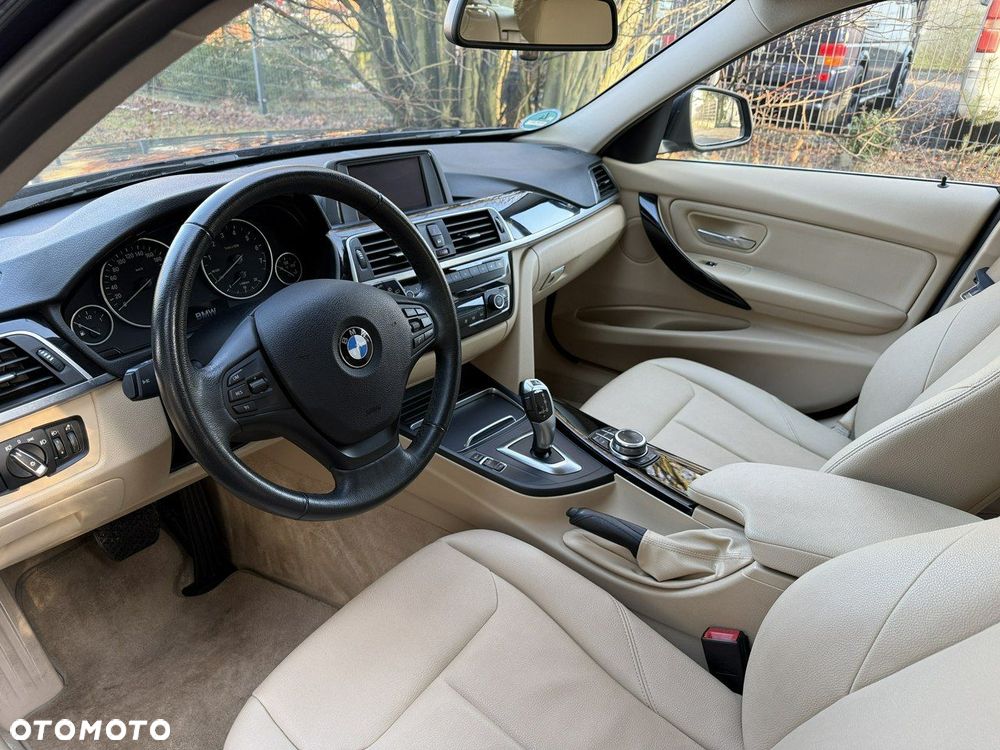 BMW Seria 3 320i Luxury Line - 10