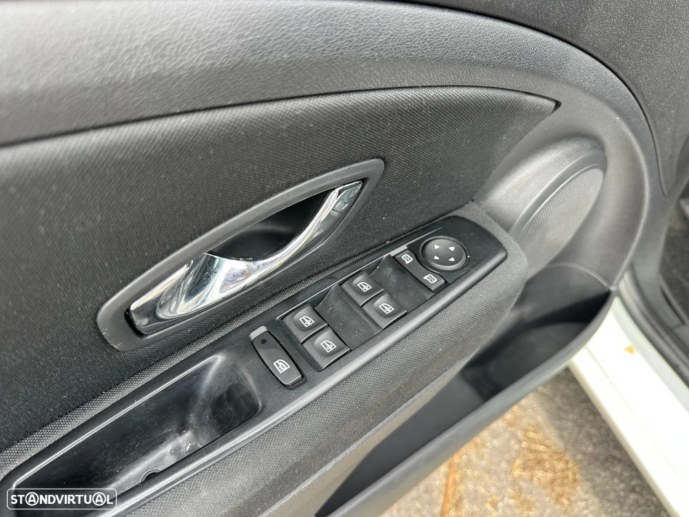 Renault Mégane Sport Tourer dCi 110 FAP EDC BOSE Edition - 22