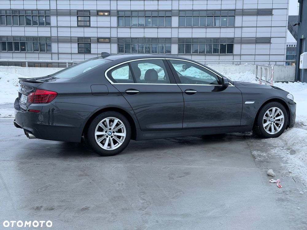 BMW Seria 5 528i xDrive - 13