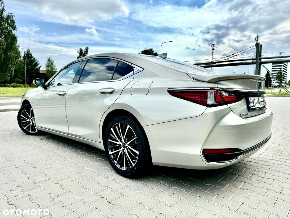Lexus ES 300h Prestige - 33
