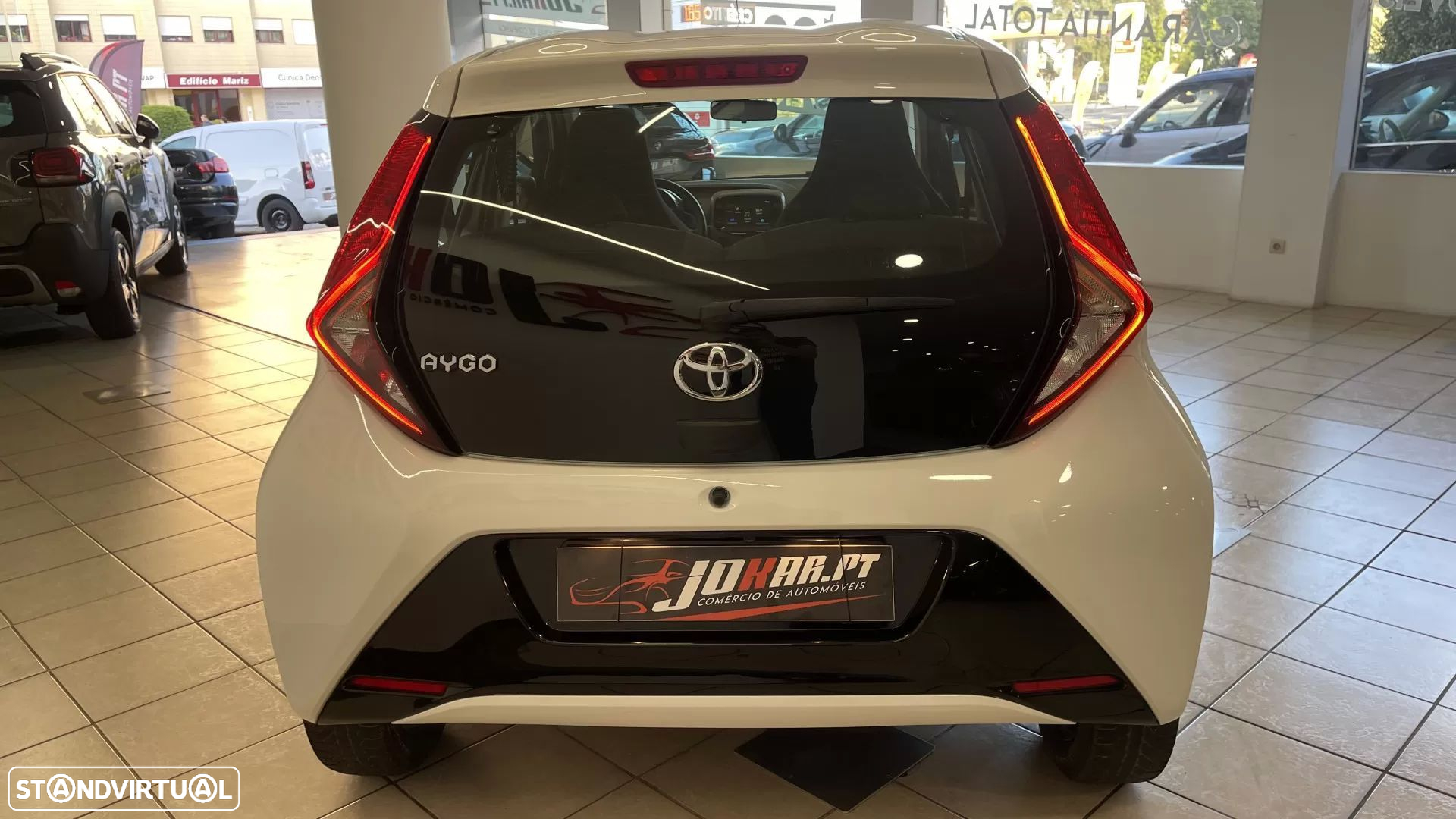 Toyota Aygo X Black&White - 8