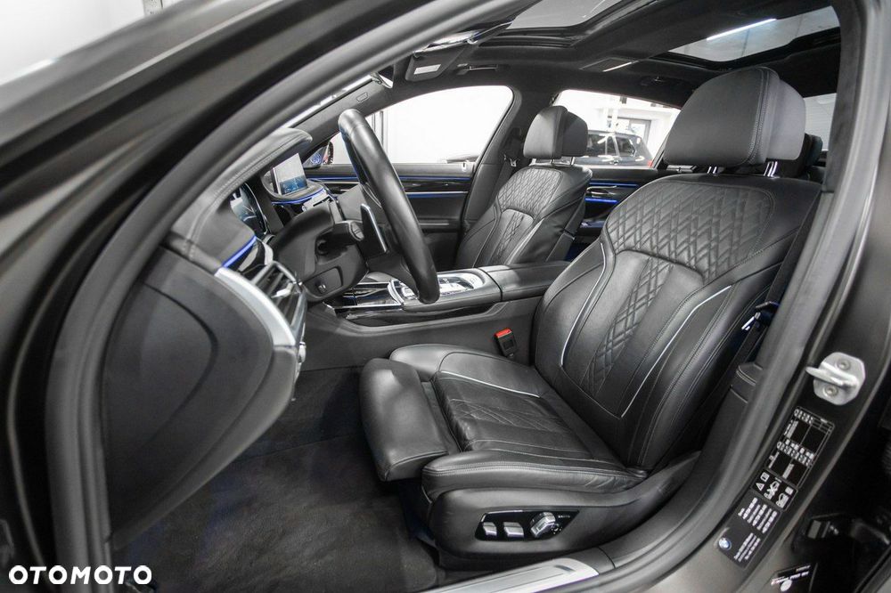 BMW Seria 7 M760Li xDrive - 24
