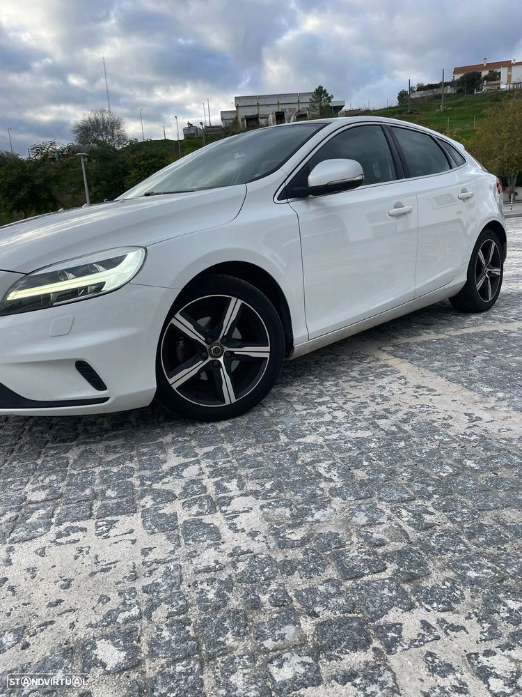 Volvo V40 2.0 D2 R-Design - 7