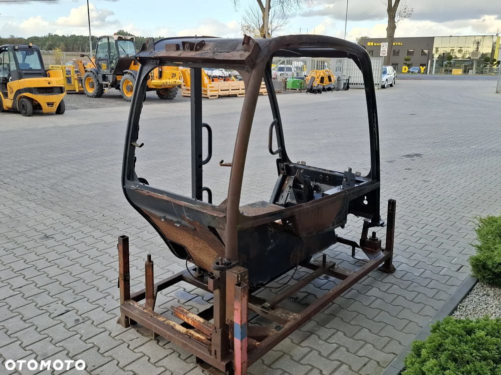 KABINA JCB T2 T3 530 531 535 540 536 - 4