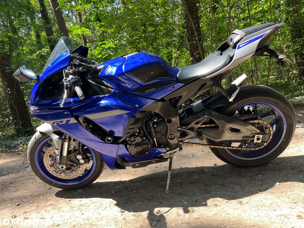 Yamaha R1 - 3