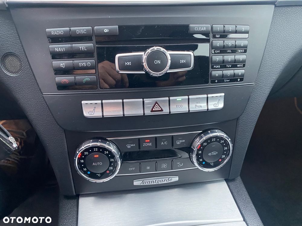 Mercedes-Benz Klasa C 180 CGI Automatik BlueEFFICIENCY Avantgarde - 35