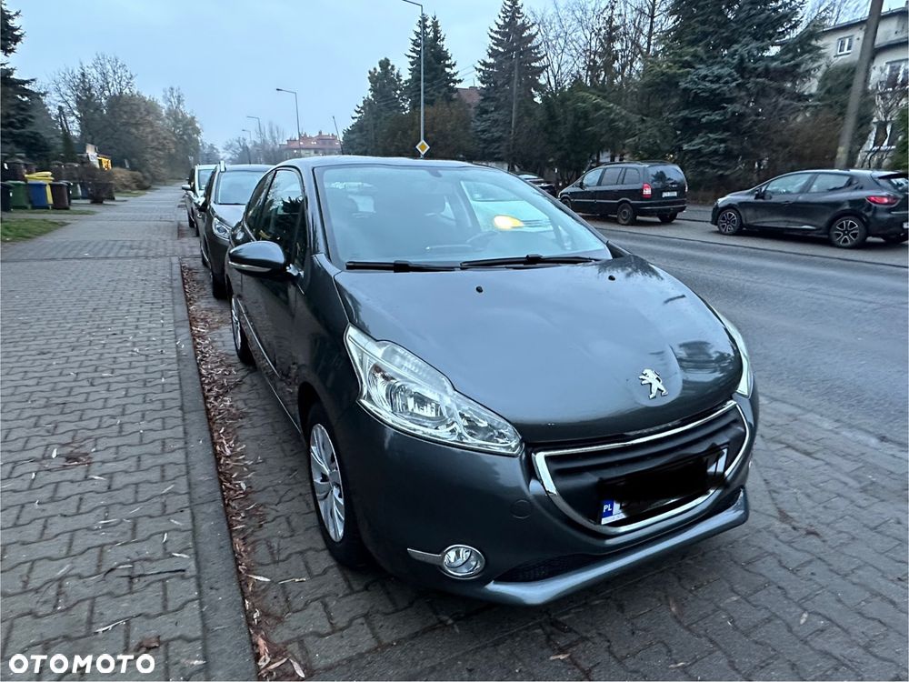 Peugeot 208 - 1