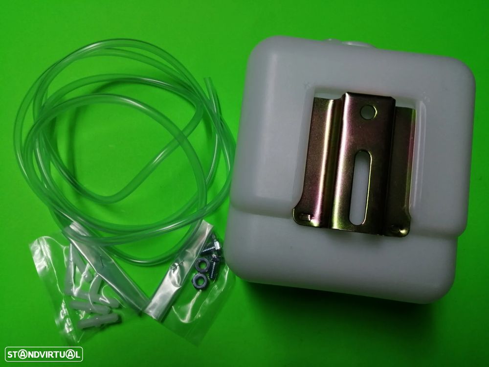 Reservatório / Depósito da Água do Limpa Vidros Universal 24 Volts - 2