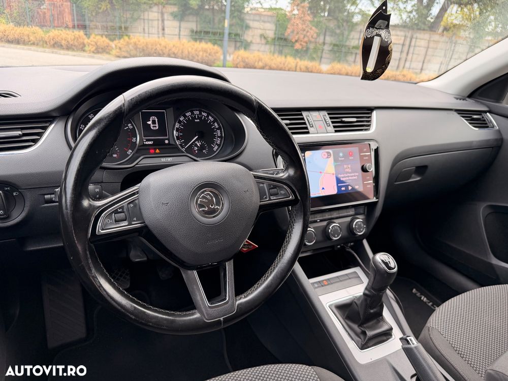 Skoda Octavia 1.6 Combi Style - 8