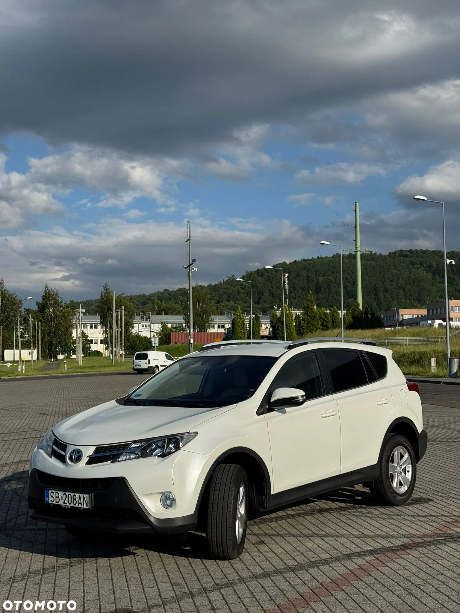 Toyota RAV4 2.5 XLE - 22
