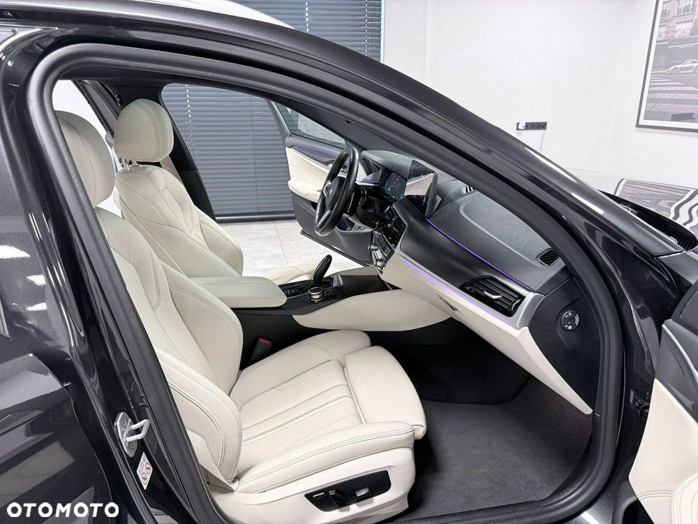 BMW Seria 5 520e M Sport sport - 27