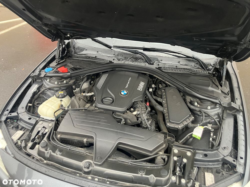 BMW Seria 3 316d Touring - 12