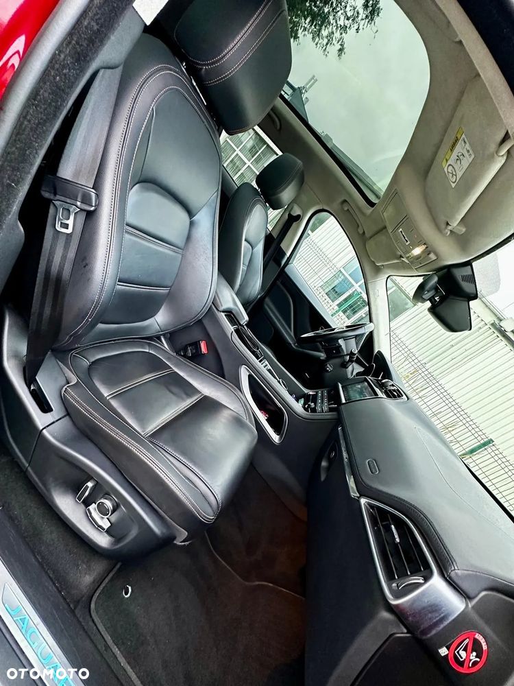 Jaguar F-Pace 2.0 i4D AWD Prestige - 9