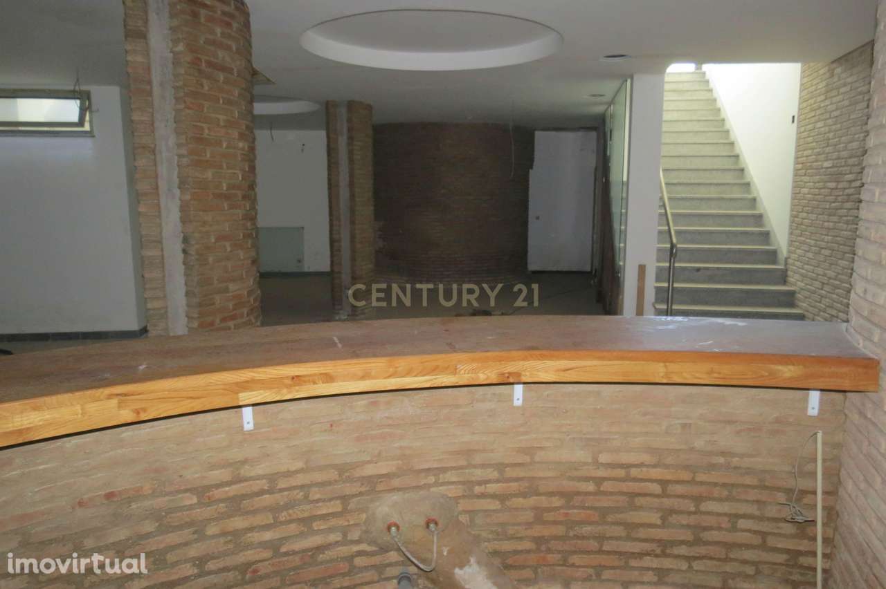 Bar no centro de Monchique, Largo 5 de Outubro - Grande imagem: 4/7