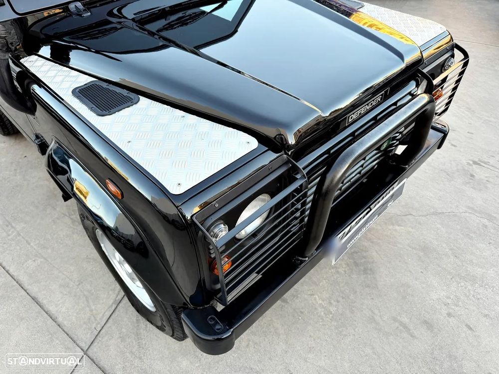 Land Rover Defender 90 2.5 Td5 Soft Top - 32