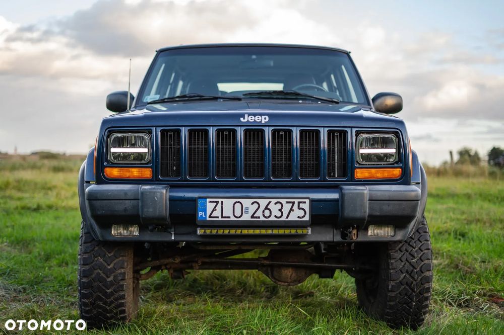 Jeep Cherokee 2.5 Sport - 8